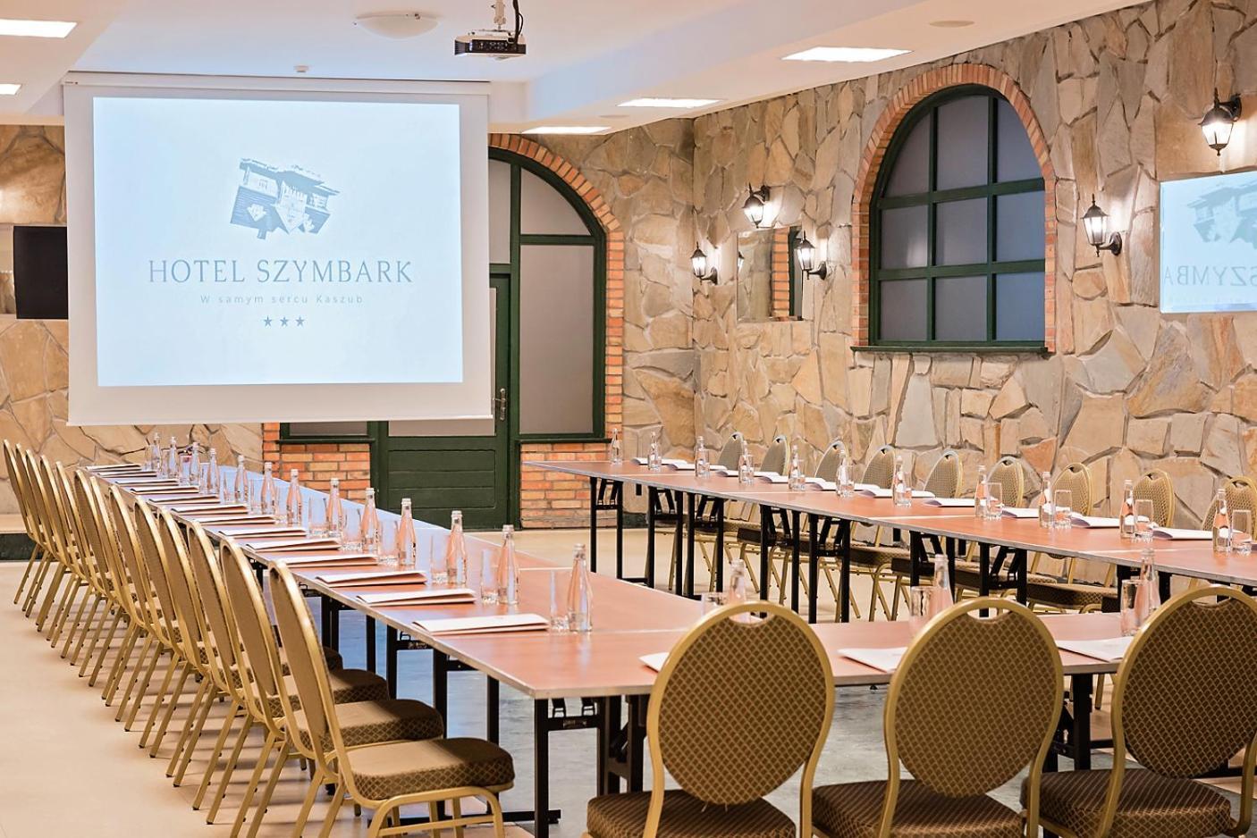 Hotel Szymbark シンバルク エクステリア 写真