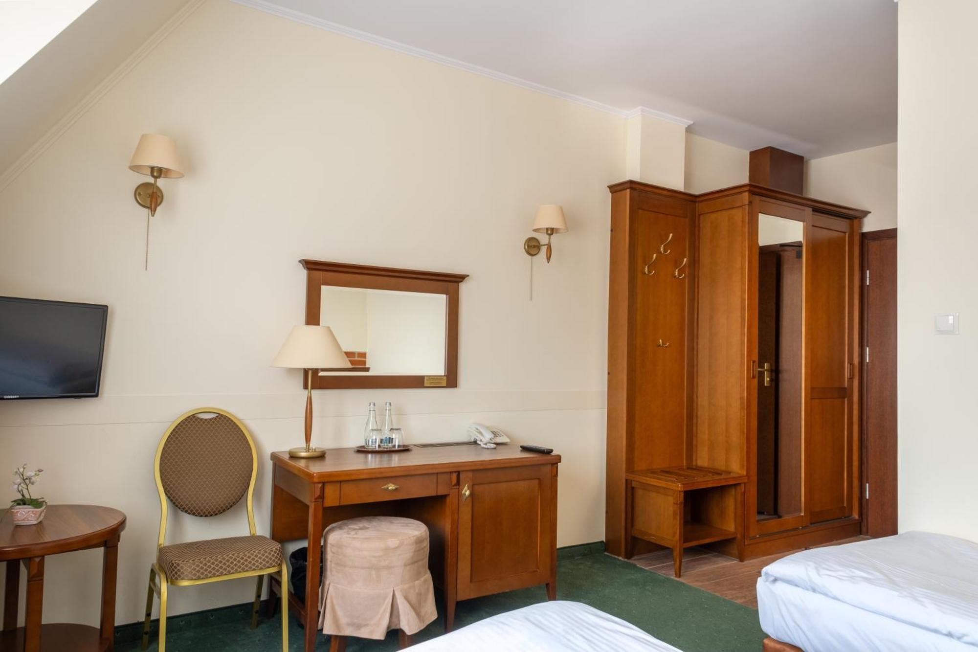 Hotel Szymbark シンバルク エクステリア 写真